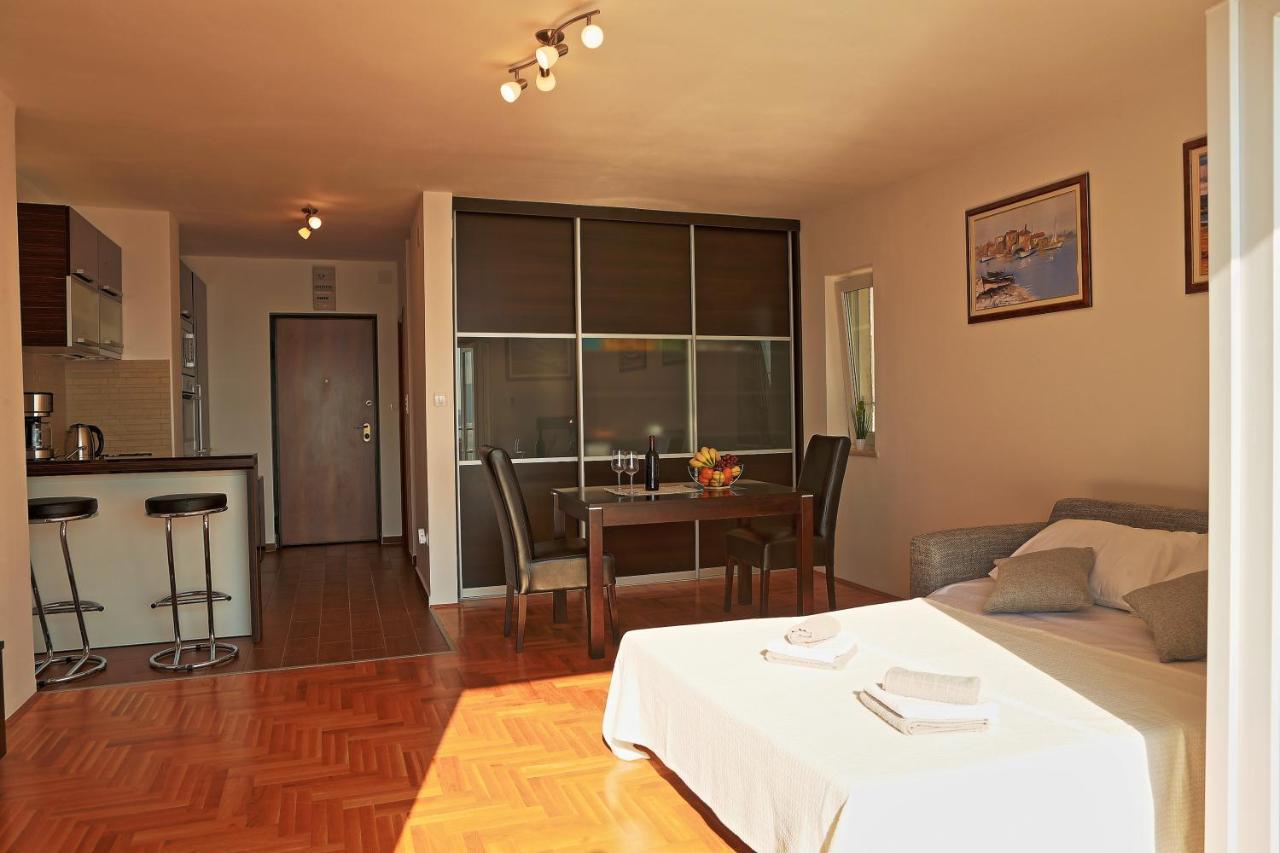 Studio Apartman Luka Senj  Luaran gambar